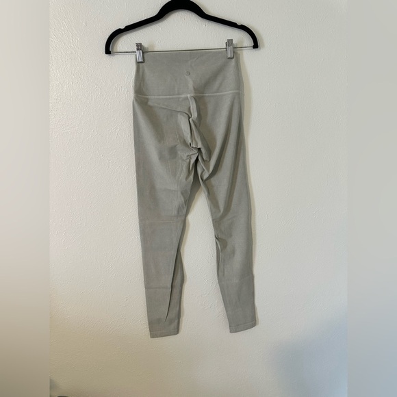 Lululemon Wunder Under High-Rise
Tight *Snow Washed 28"
Washed French Clay​​​ - Picture 6 of 9